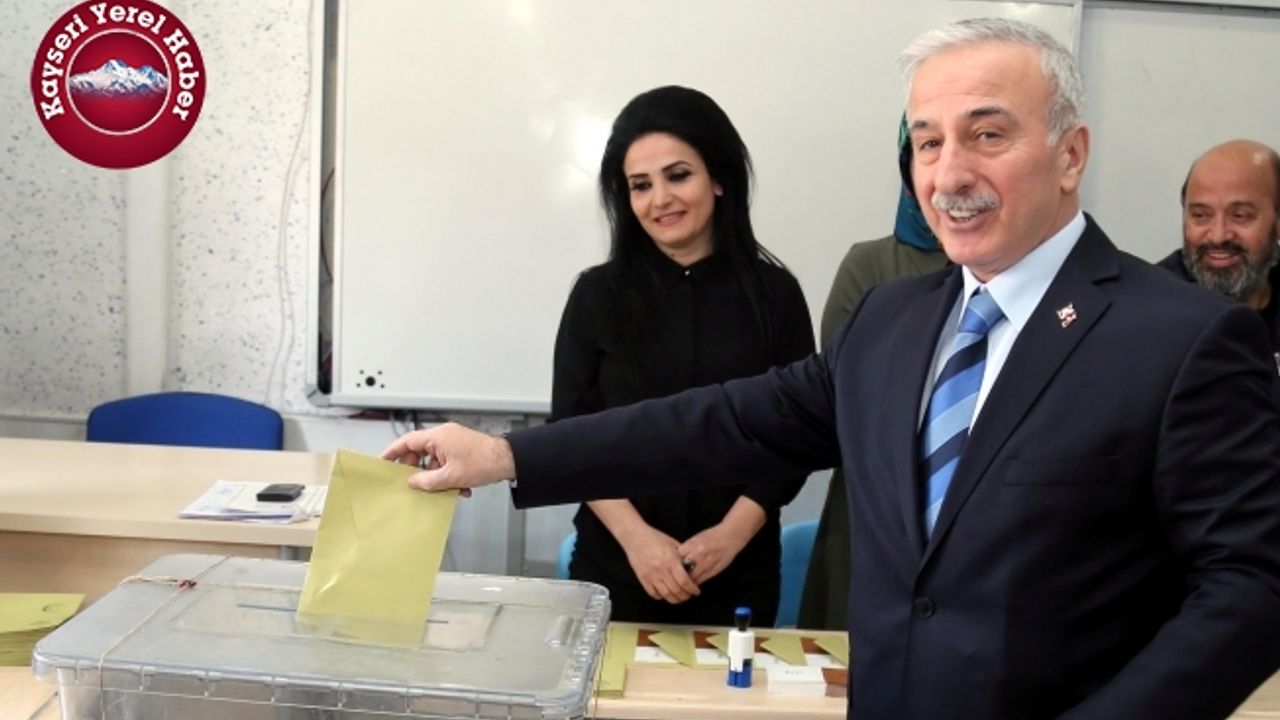 Kayseri Valisi Kamçı eşiyle birlikte oyunu kullandı