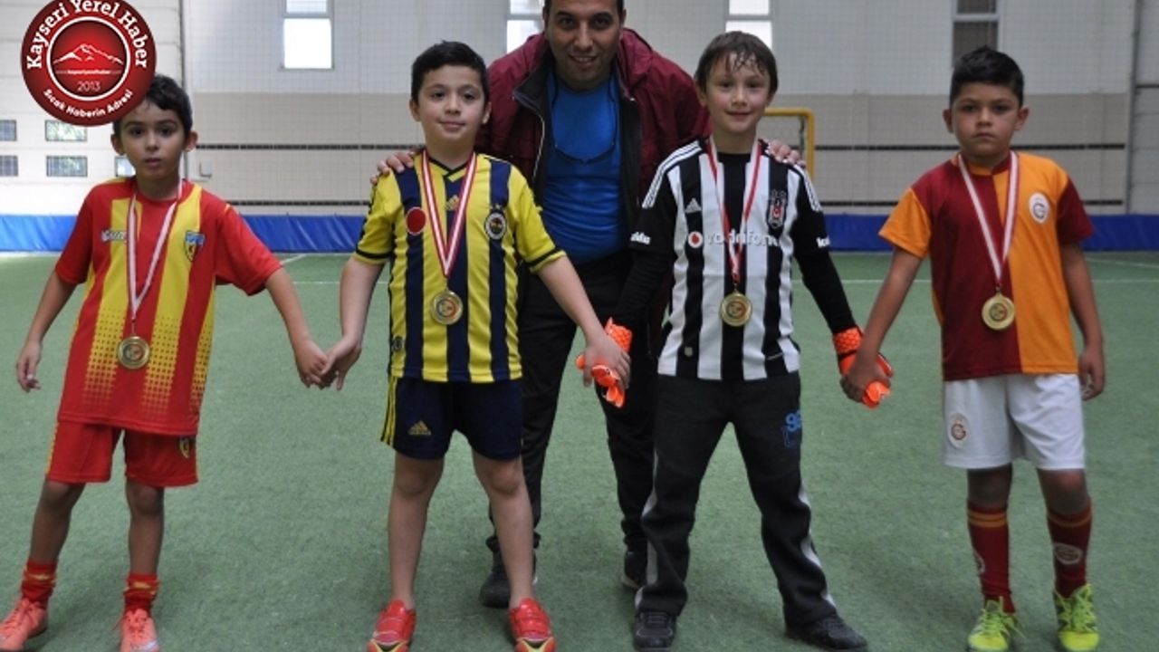 Erciyes Koleji'nden Türk Büyükleri Turnuvası