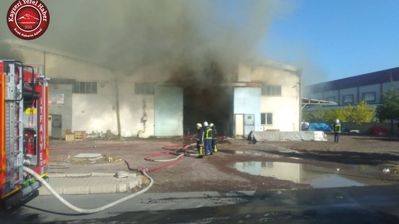 Kayseri'de Mutfak Malzemesi Fabrikasında Yangın