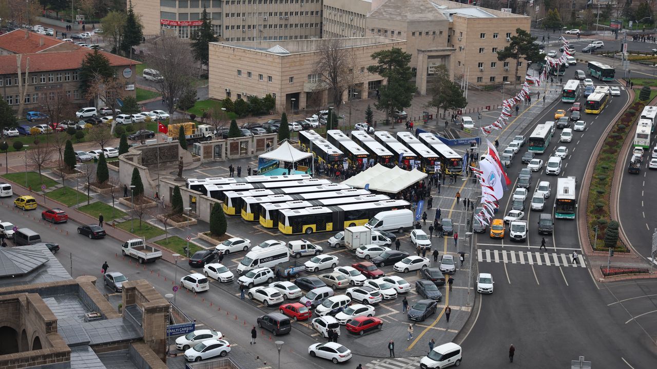 Kayseri’ye  12 Yeni Belediye Otobüsü