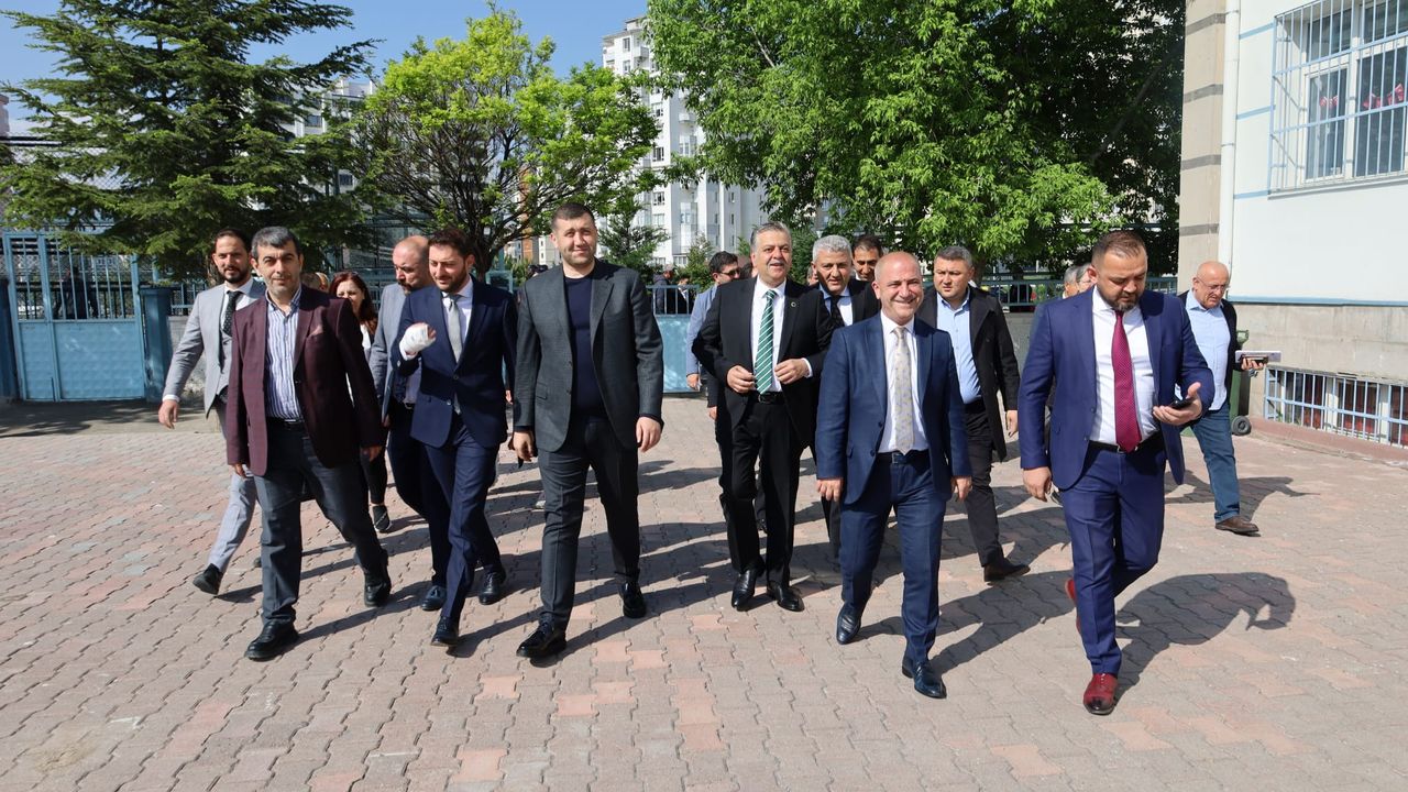 Milletvekili adayı Ersoy ve İl Başkanı Bağçovan, Oylarını Kullandı