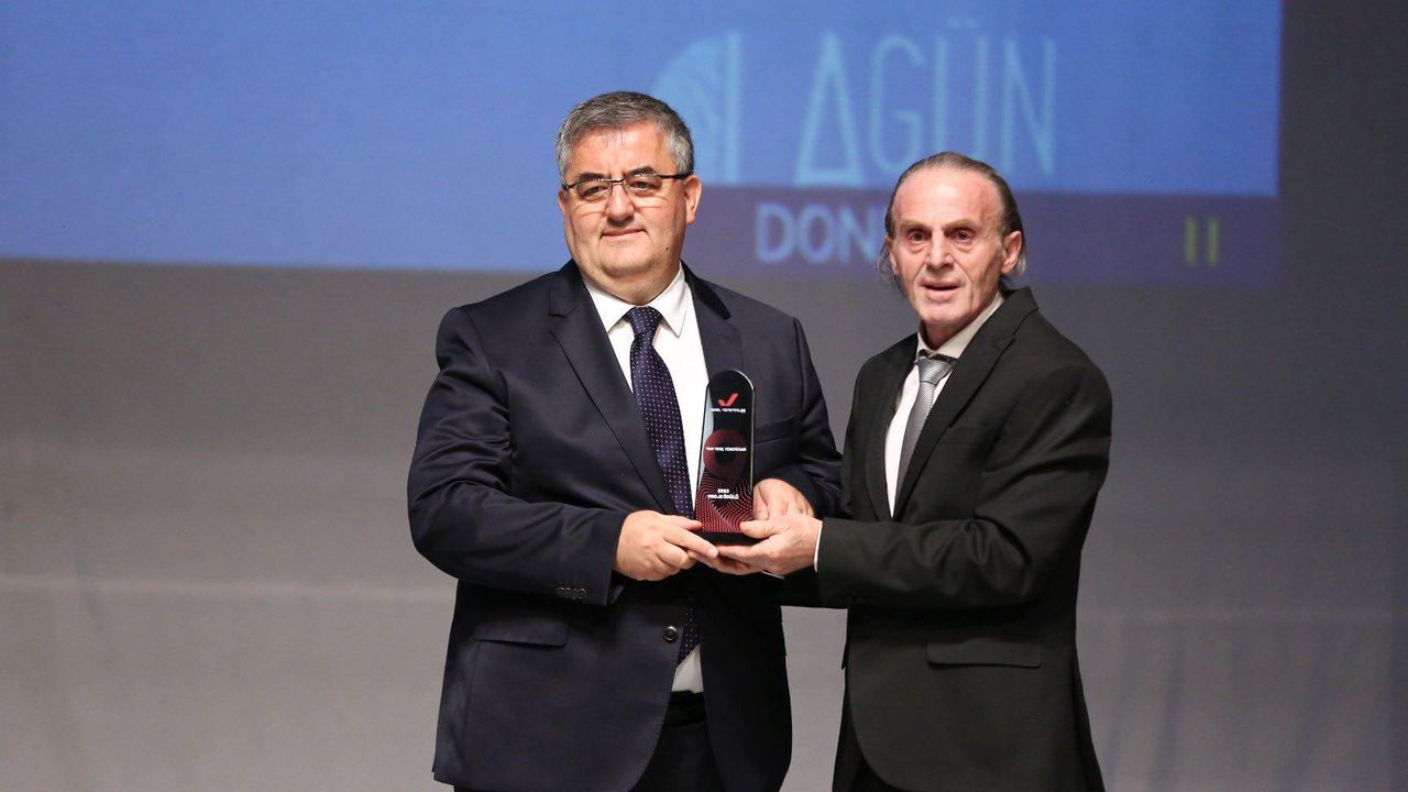 Başkan Büyükkılıç, Sosyal Belediyecilik Ödülü aldı 
