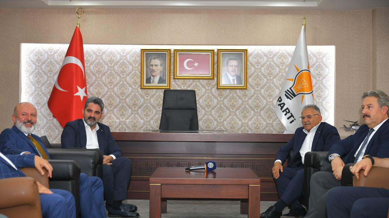 Belediye Başkanları Ak Parti ve MHP’ye Ziyaret Etti
