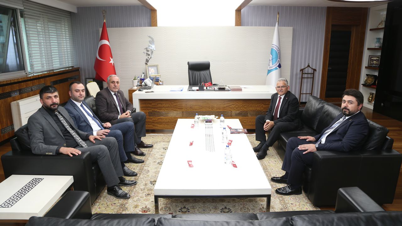 Başkan Büyükkılıç'a, MHP İl Başkanı Demirezen'den Ziyaret