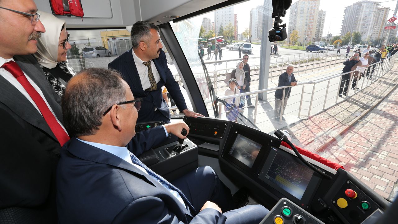 Kayseri Protokolü, Yeni Tramvay Hattını Gezdi
