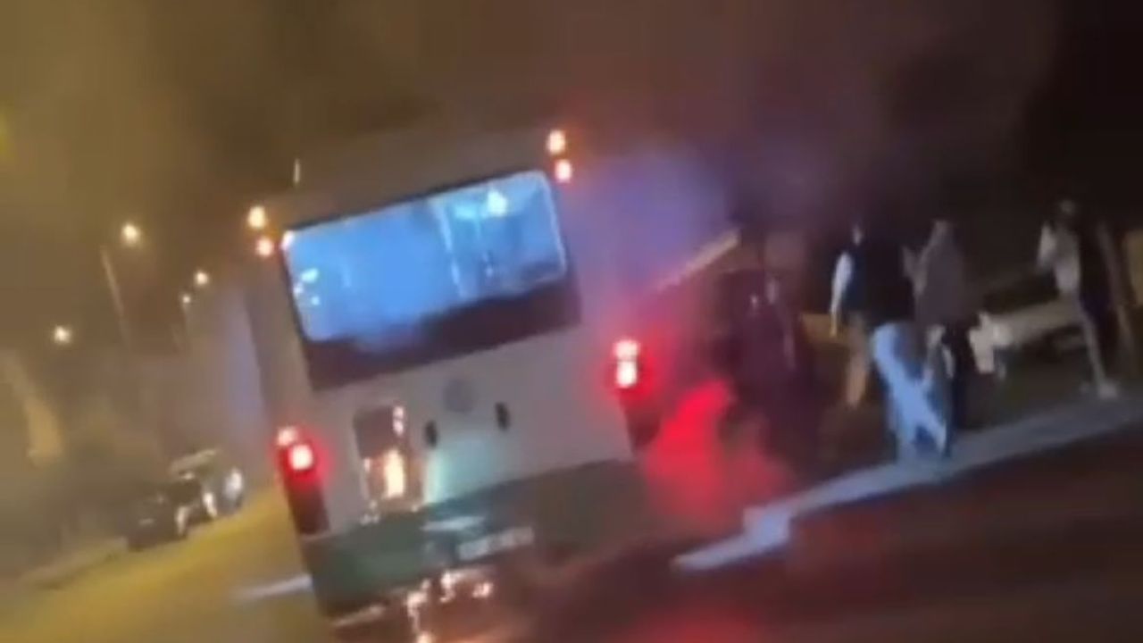 Seyir Halindeki Halk Otobüsünde Yangın