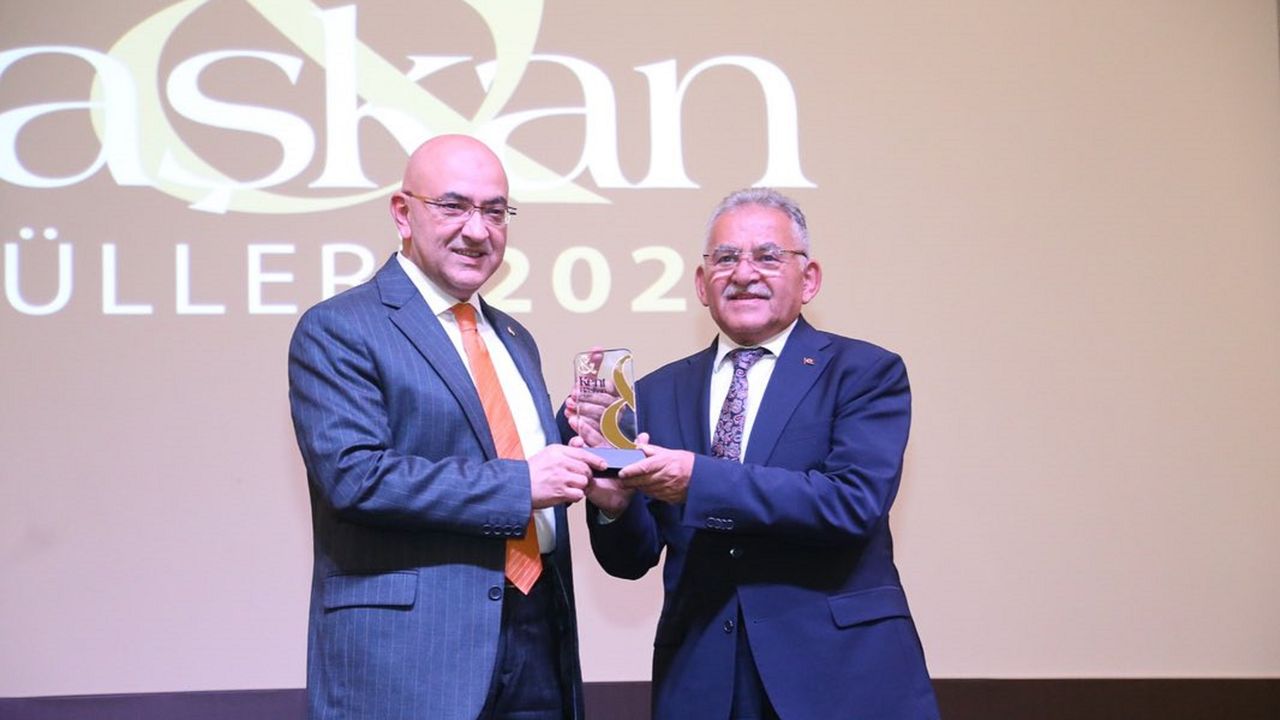 Büyükkılıç'a, İç Anadolu Bölgesi'nin En Başarılı Belediye Başkanı Ödülü