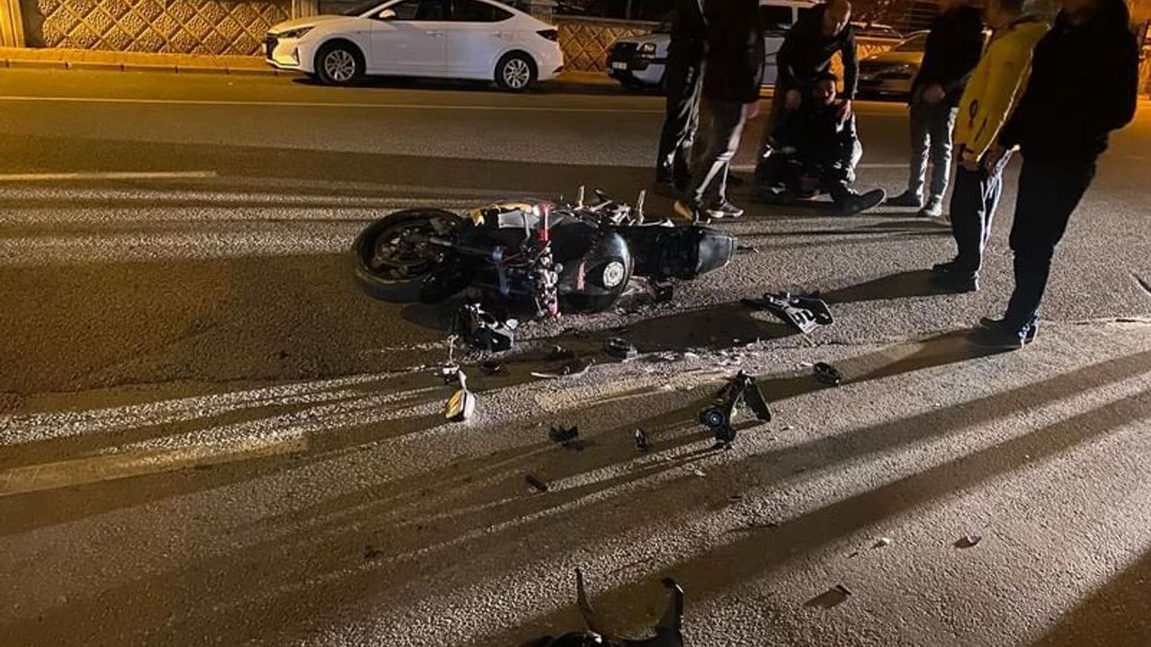 Motorlu Araç Kazası Yaralı Motorcu Hastaneye Kaldırıldı