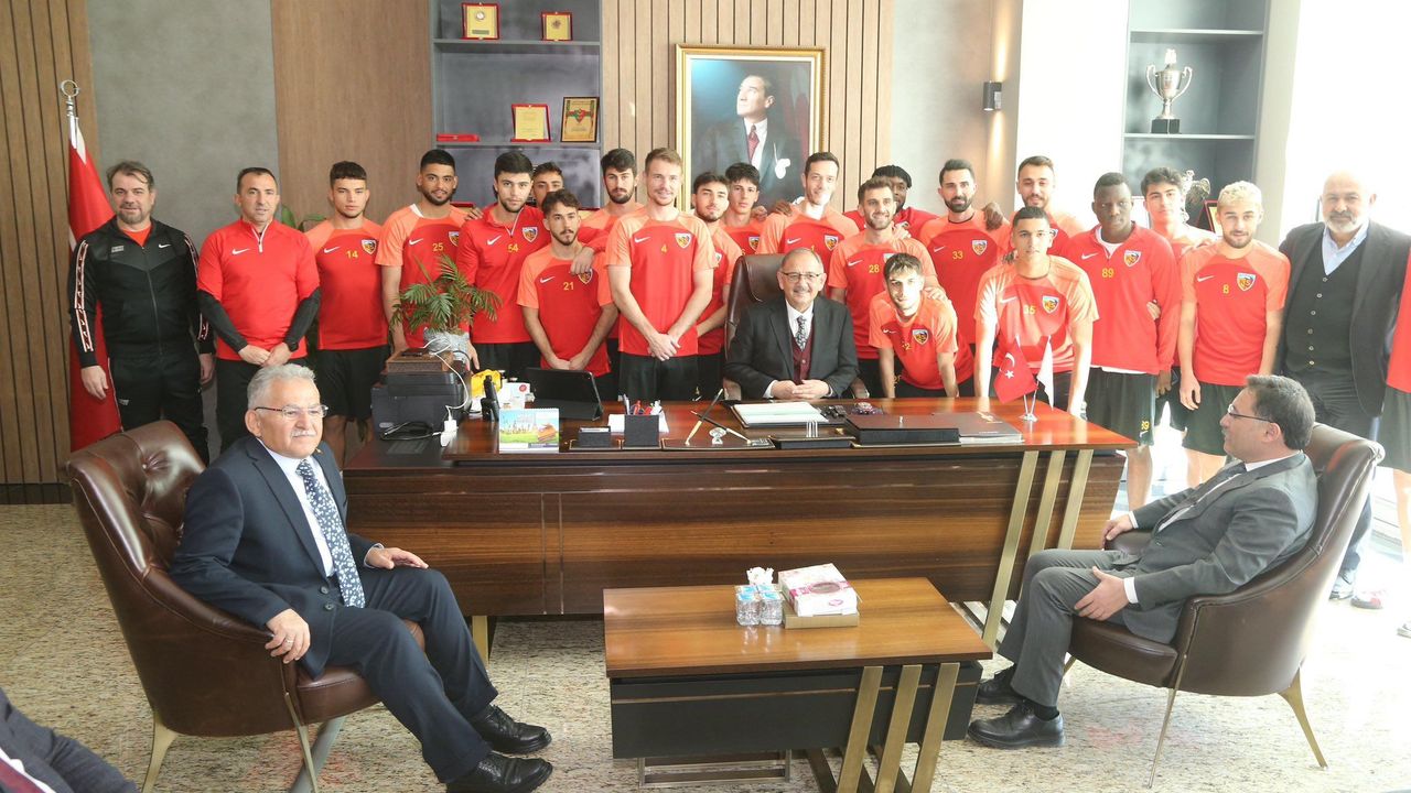 Onursal Başkan Mehmet Özhaseki’den Kayserispor’a ziyaret