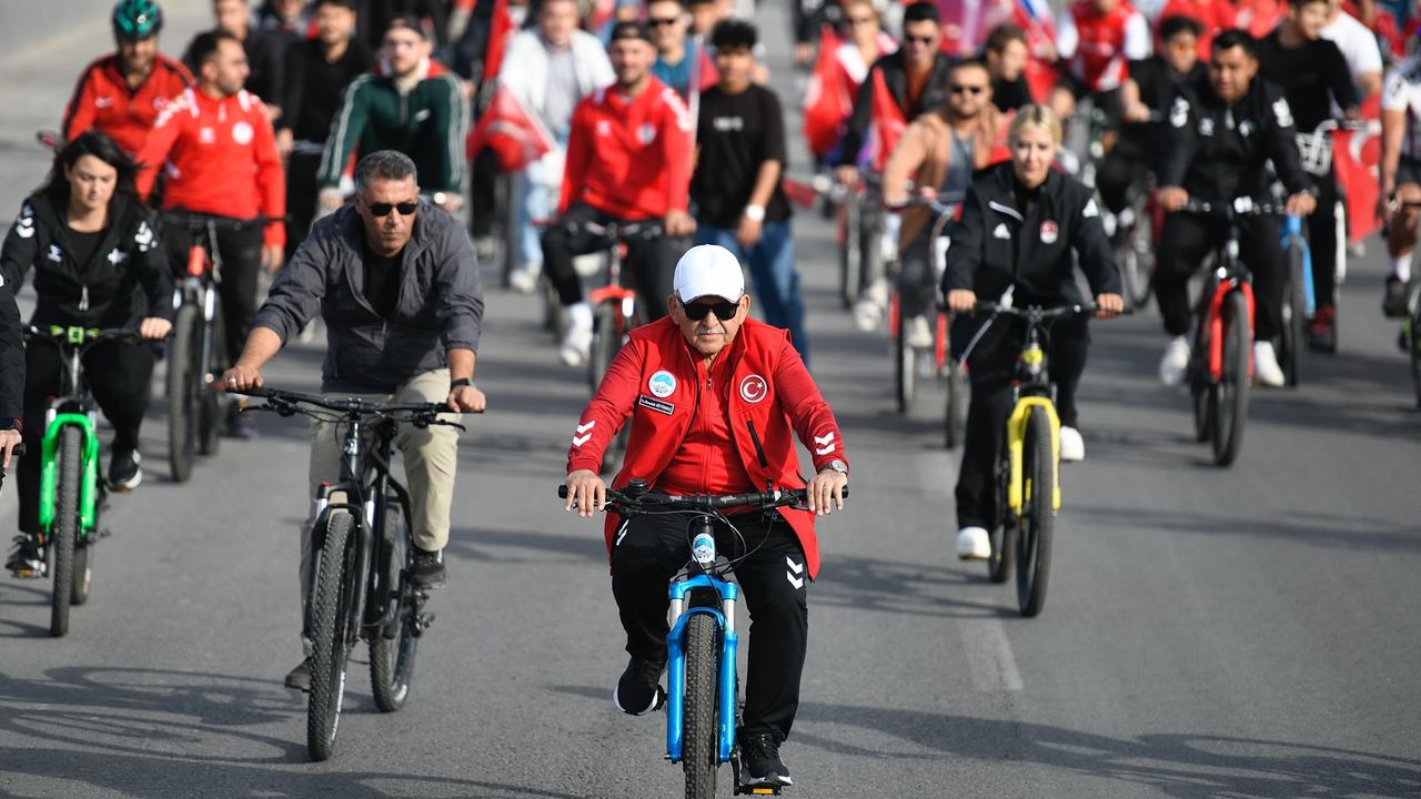 Başkan Büyükkılıç, "Cumhuriyetin Gücüyle Pedallıyoruz" Etkinliğine Katıldı