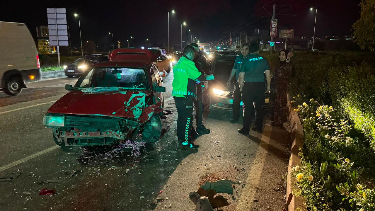 Polis Aracının Karıştığı Zincirleme Kazada 2 Yaralı