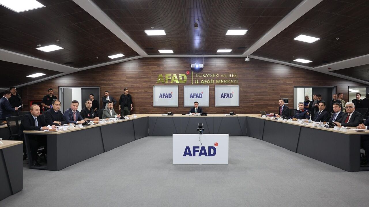 Vali Çiçek Başkanlığında Kurum Müdürleri Değerlendirme Toplantısı Yapıldı