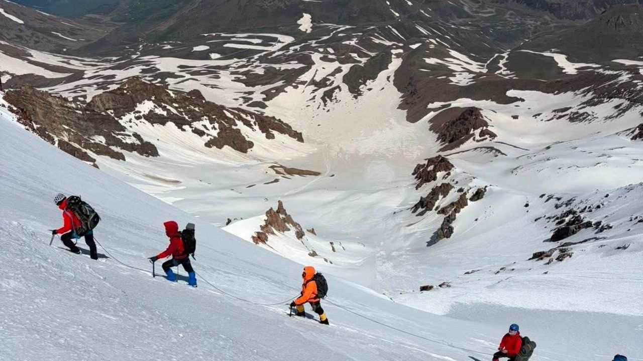 Erciyes Kuzey Buzulu Tırmanışı Başarıyla Tamamlandı