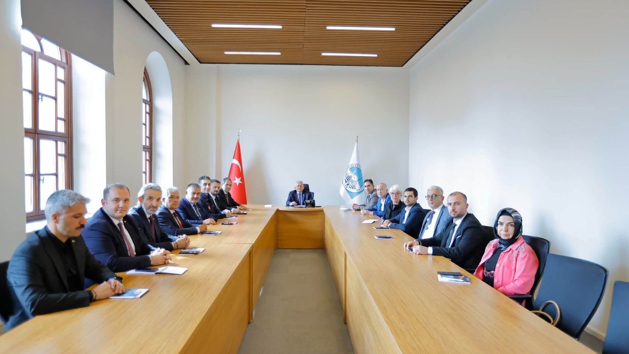 Başkan Büyükkılıç, Kayseri Kent Konseyi'nin Yeni Yönetimini Ağırladı