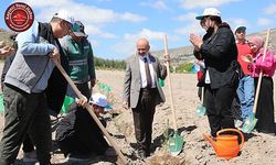 Çolakbayrakdar, Öğrencilerle Fidan Dikti