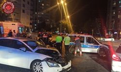 Polis Aracı Kaza Yaptı: 3 Yaralı