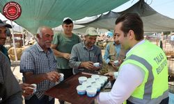 KURBAN PAZARINDA DONDURMA İKRAMI