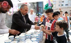 BAŞKAN YALÇIN’DAN YAZ KURAN KURSU ÖĞRENCİLERİNE DONDURMA İKRAMI