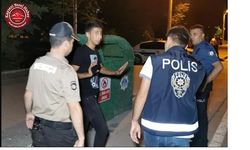 Polisleri Dövdürmek İçin Adam Çağırdı