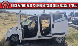 Hafif Ticari Araç Şarampole Devrildi: 2 Yaralı