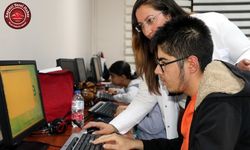 Görme Engelliler Bilgisayar Kullanmayı Öğreniyor