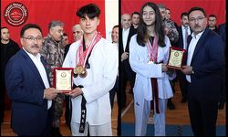 Vali Çiçek Sporculara Ödül Verdi