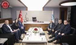 BÜYÜKKILIÇ’A, SEVİLEN SANATÇI BÜLENT SERTTAŞ’TAN ZİYARET