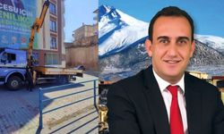 AKP’li Başkan Belediyenin Vinciyle Posterlerini Astırdı