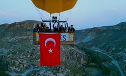 23 Nisan’da Sıcak Hava Balonlarında Türk Bayrağı Dalgalandı