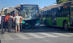 Freni Tutmayan Halk Otobüsü Kaza Yaptı: 3 Yaralı