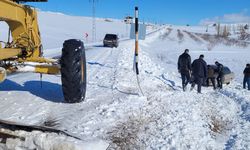 Büyükşehir ekipleri, Sarız’da tarlaya uçan aracı kurtardı