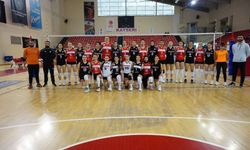 Voleybol antrenörü olan Şahin çifti birbirlerine rakip oldu