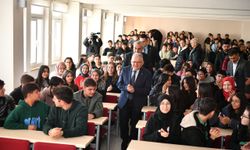 Başkan Büyükkılıç, Kariyer Günleri'nde Celal Bayar Anadolu Lisesi öğrencileri ile buluştu