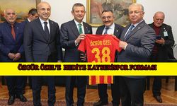 CHP heyetinden Özel’e Kayserispor forması