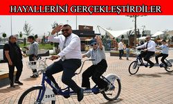 Görme engelli bireyler ilk kez bisiklet sürmenin heyecanını yaşadı