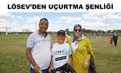 Gökyüzü lösemili çocuklar için renklendi