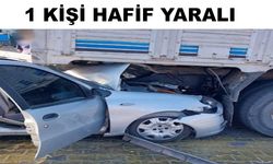 Otomobil TIR’ın altına girdi