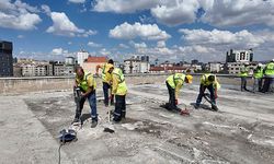 Büyükşehir  Tacettin katlı otoparkın'ıın çatısını yeniliyor