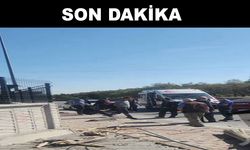 Hacılar’da savrulan araç direğe çarptı