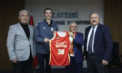 Başkan Büyükkılıç, Melikgazi Kayseri Kadın Basketbol Takımını Ağırladı