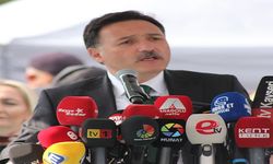 Vali Çiçek: “Soğuğa ve yağmura rağmen Cumhuriyet’in 102’nci yılı coşkuyla kutladı”