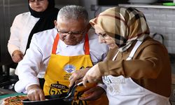 Büyükkılıç ve Eşi Dr. Necmiye Büyükkılıç, Ünlü Şeflerle Birlikte Kayseri Yağlaması Yaptı