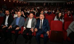 Başkan Büyükkılıç ve Vali Çiçek, Devlet Tiyatrosu'nda "Aşık Veysel" Oyununu İzledi