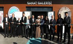 Büyükşehir'den Uluslararası Öğrencilere Sanat Köprüsü: "Bi' Dünya Sanat" Sergisi Açıldı