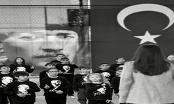 İşitme engelli öğrenciler pandomim gösterisi ile Atatürk’ü andı