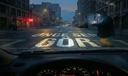 Jandarma uyardı: “Yürürken cep telefonu ile ilgilenmek, kazalara davetiye çıkarabilir”