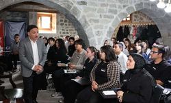 Vali Çiçek, Mektep Melikgazi Sosyal Bilimler Akademisi’ni ziyaret etti