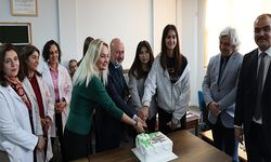 BAŞKAN ÇOLAKBAYRAKDAR’DAN KOCASİNAN’DAKİ TÜM ÖĞRETMENLERE  ANLAMLI HEDİYE