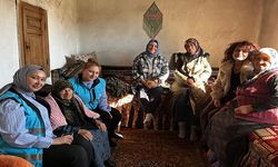 Selanik göçmeni Dönmez’e öğrencilerden hediye