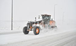 Büyükşehir'in Karla Mücadele Ekipleri Tam Kadro Sahada
